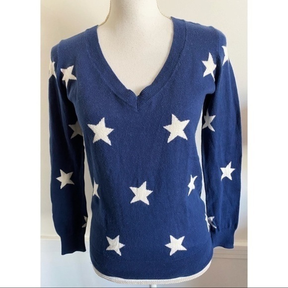 Wallace • Navy Blue White Star V Neck Sweater - Picture 2 of 5